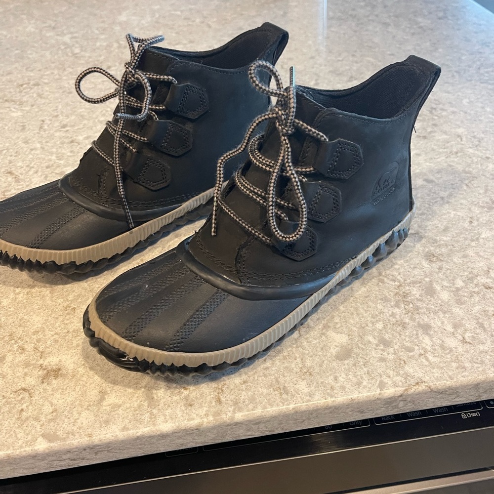 Sorel duck boots size 8 - EUC
